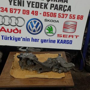 Volkswagen Passat Cff Motor Çıkma Mazot Pompası ve Ayağı